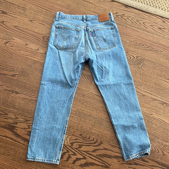 Levis 501 Distressed Crop - Picture 3 of 3